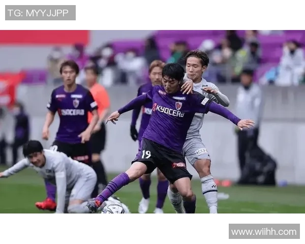 京都不死鸟与甲府风林的激烈对决展现足球魅力与团队精神的巅峰较量 京都不死鸟与甲府风林的激烈对决展现足球魅力与团队精神的巅峰较量